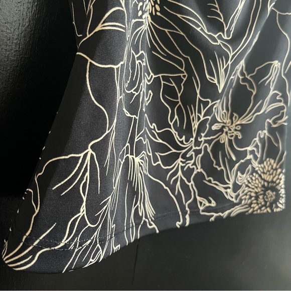 BCBG MAX AZRIA Sleeveless mock neck top floral print, fits XS-S stretchy fabric - Picture 5 of 5